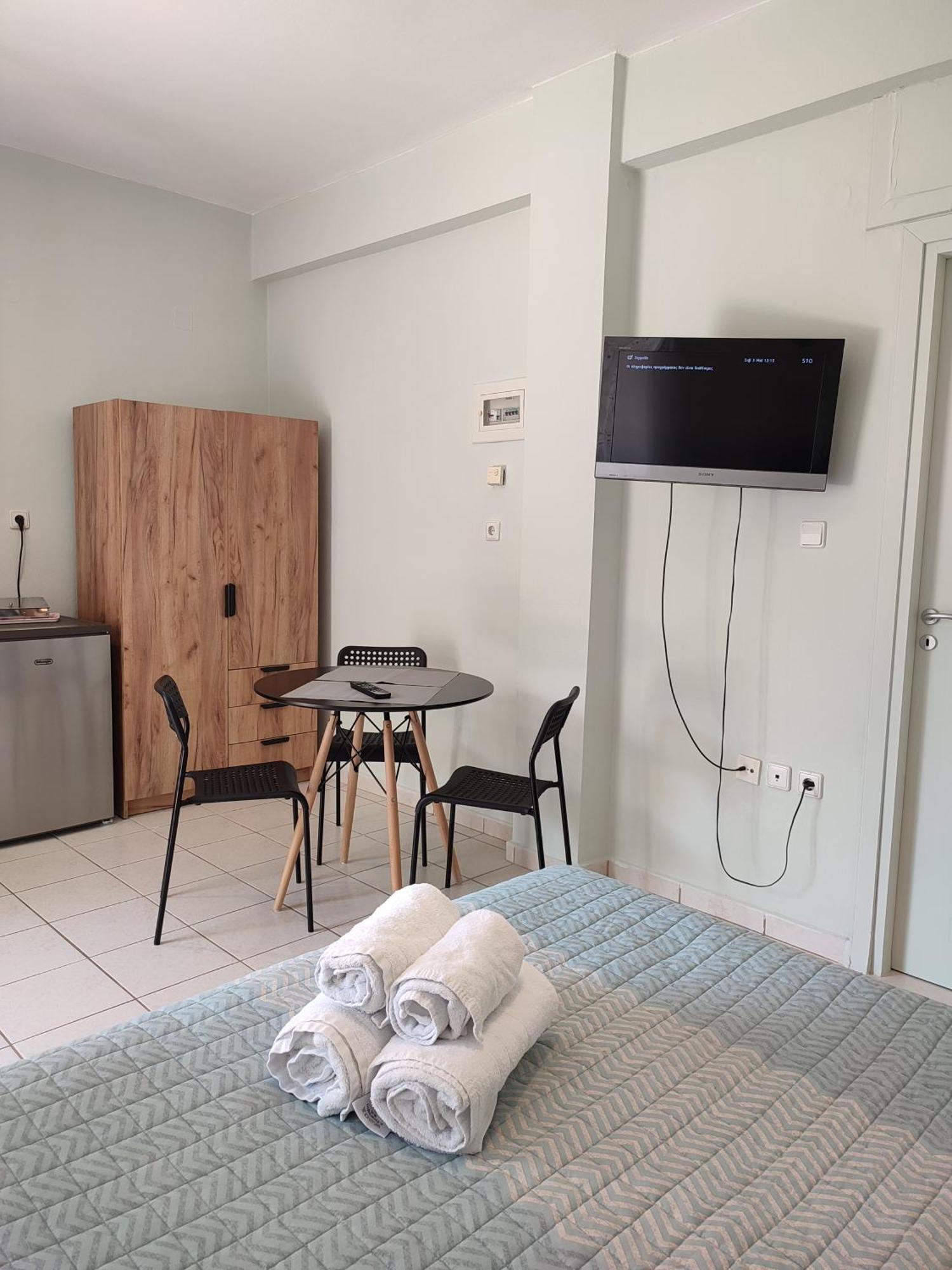 Kiki'S Cosy Apartments Néa Khilí Buitenkant foto